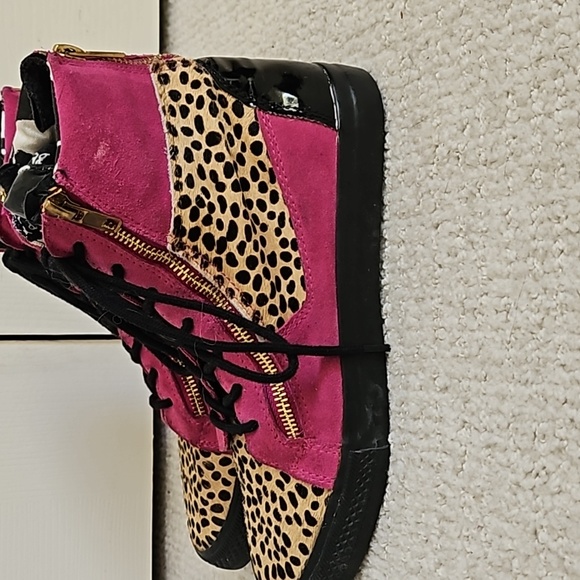 Betsy Johnson Sneaker - Picture 4 of 9